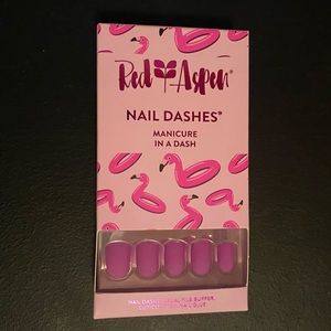 Vacay mode Izzy red aspen nail dashes